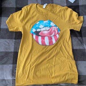 Super cute mustard yellow short sleeved tee